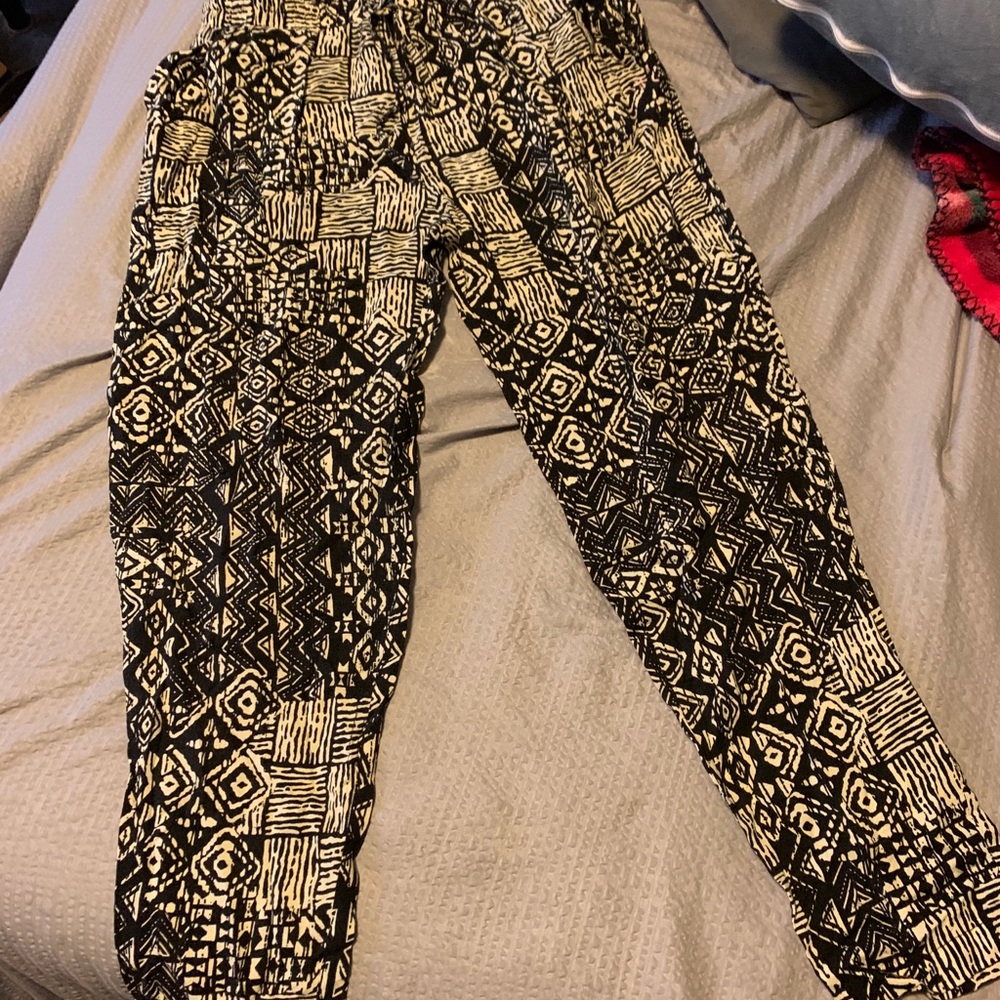 Loose Pattern Pants - Picture 2 of 2